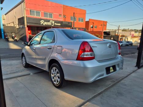 TOYOTA Etios Sedan 1.5 16V 4P FLEX XS AUTOM�TICO, Foto 3