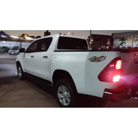 TOYOTA Hilux Caminhonete 2.8 16V SRV 4X4 DIESEL CABINE DUPLA AUTOMÁTICO, Foto 2 TOYOTA Hilux Caminhonete 2.8 16V SRV 4X4 DIESEL CABINE DUPLA AUTOMÁTICO, Foto 2