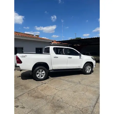 TOYOTA Hilux Caminhonete 2.8 16V SRV 4X4 DIESEL CABINE DUPLA AUTOMÁTICO, Foto 10 TOYOTA Hilux Caminhonete 2.8 16V SRV 4X4 DIESEL CABINE DUPLA AUTOMÁTICO, Foto 10
