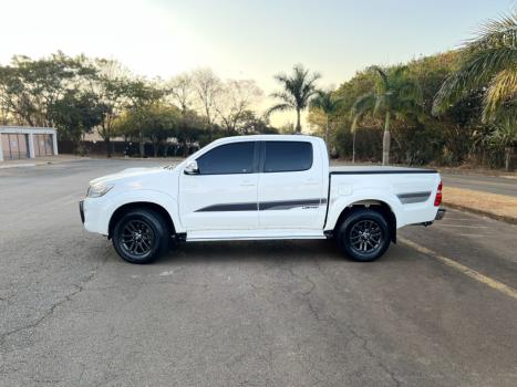 TOYOTA Hilux Caminhonete 3.0 4P 4X4 SRV TURBO DIESEL CABINE DUPLA LIMITED EDITION AUTOMTICO, Foto 7