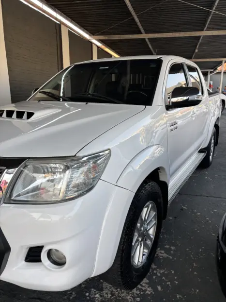 TOYOTA Hilux Caminhonete 3.0 4P 4X4 SRV TURBO DIESEL TOP CABINE DUPLA AUTOMTICO, Foto 1
