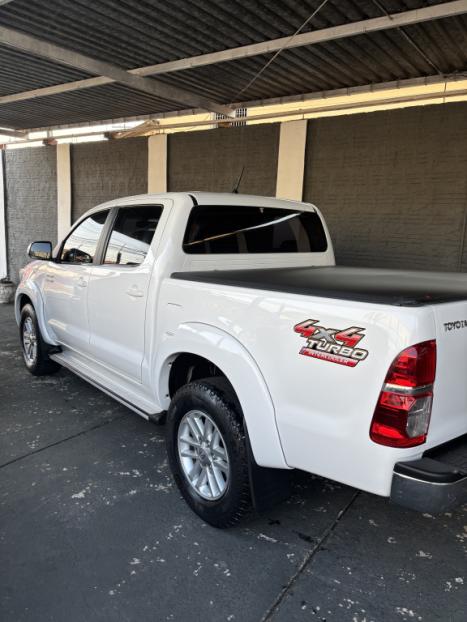 TOYOTA Hilux Caminhonete 3.0 4P 4X4 SRV TURBO DIESEL TOP CABINE DUPLA AUTOMTICO, Foto 3