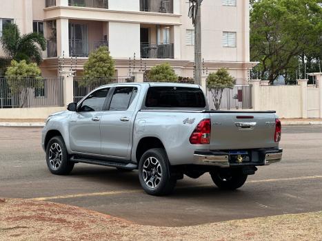 TOYOTA Hilux Caminhonete 2.8 16V SRV 4X4 DIESEL CABINE DUPLA AUTOMTICO, Foto 4