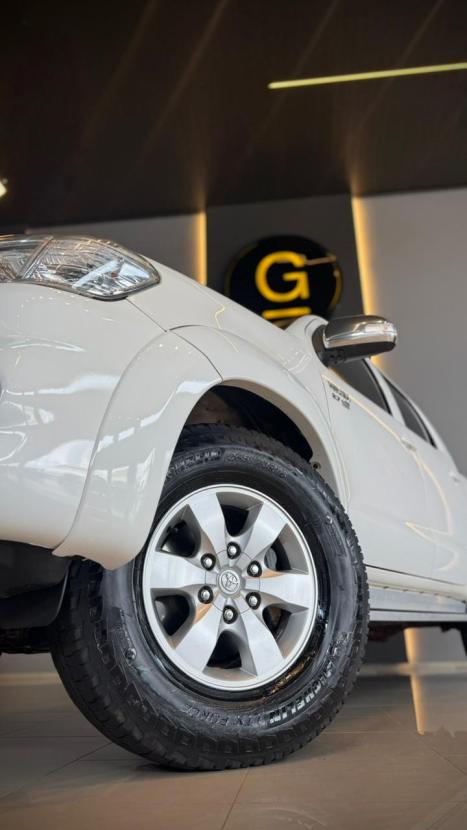 TOYOTA Hilux Caminhonete 2.7 16V 4P SRV FLEX 4X4  CABINE DUPLA AUTOMÁTICO, Foto 3 TOYOTA Hilux Caminhonete 2.7 16V 4P SRV FLEX 4X4  CABINE DUPLA AUTOMÁTICO, Foto 3