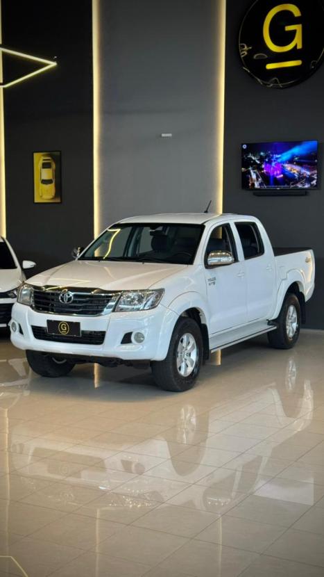 TOYOTA Hilux Caminhonete 2.7 16V 4P SRV FLEX 4X4  CABINE DUPLA AUTOMÁTICO, Foto 4 TOYOTA Hilux Caminhonete 2.7 16V 4P SRV FLEX 4X4  CABINE DUPLA AUTOMÁTICO, Foto 4