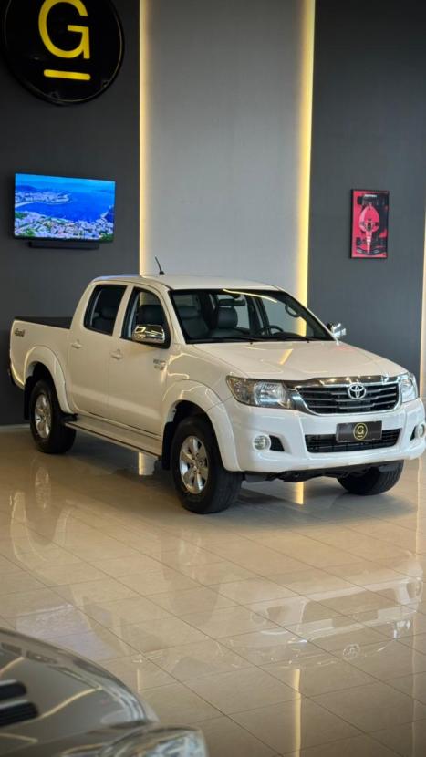 TOYOTA Hilux Caminhonete 2.7 16V 4P SRV FLEX 4X4  CABINE DUPLA AUTOMÁTICO, Foto 5 TOYOTA Hilux Caminhonete 2.7 16V 4P SRV FLEX 4X4  CABINE DUPLA AUTOMÁTICO, Foto 5