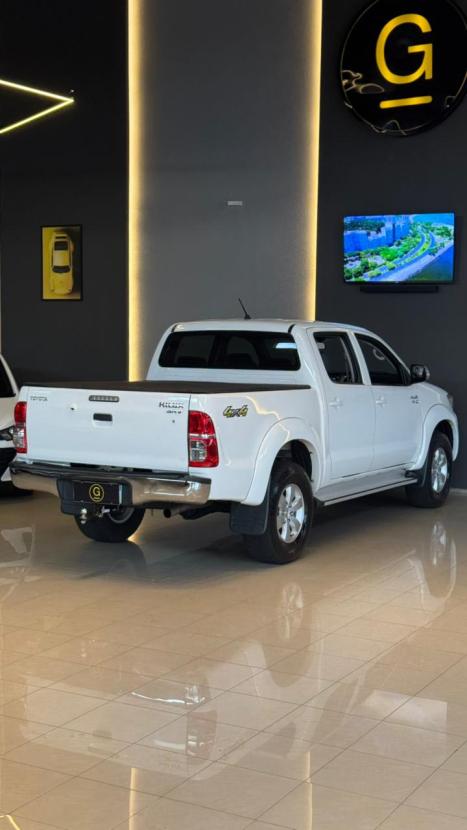 TOYOTA Hilux Caminhonete 2.7 16V 4P SRV FLEX 4X4  CABINE DUPLA AUTOMÁTICO, Foto 6 TOYOTA Hilux Caminhonete 2.7 16V 4P SRV FLEX 4X4  CABINE DUPLA AUTOMÁTICO, Foto 6