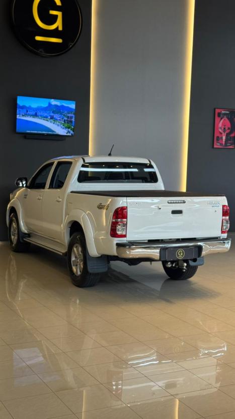 TOYOTA Hilux Caminhonete 2.7 16V 4P SRV FLEX 4X4  CABINE DUPLA AUTOMÁTICO, Foto 7 TOYOTA Hilux Caminhonete 2.7 16V 4P SRV FLEX 4X4  CABINE DUPLA AUTOMÁTICO, Foto 7