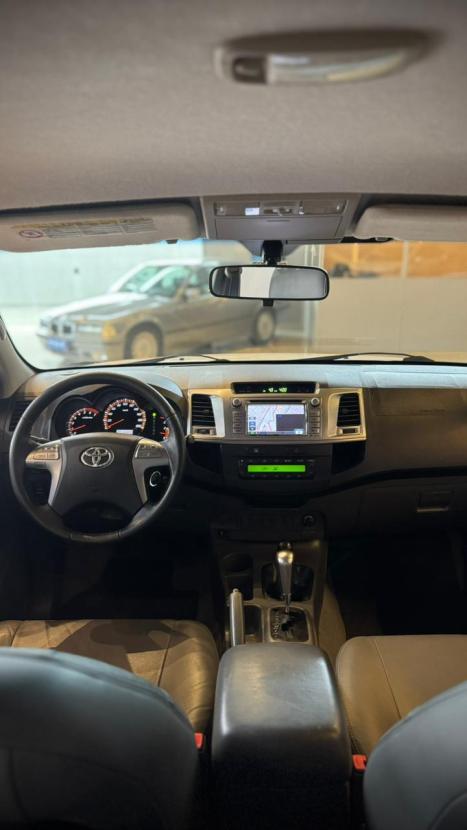 TOYOTA Hilux Caminhonete 2.7 16V 4P SRV FLEX 4X4  CABINE DUPLA AUTOMÁTICO, Foto 8 TOYOTA Hilux Caminhonete 2.7 16V 4P SRV FLEX 4X4  CABINE DUPLA AUTOMÁTICO, Foto 8