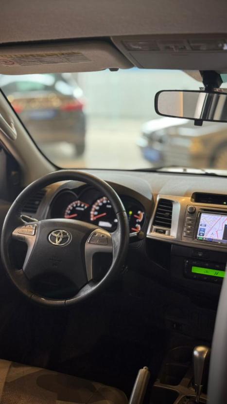 TOYOTA Hilux Caminhonete 2.7 16V 4P SRV FLEX 4X4  CABINE DUPLA AUTOMÁTICO, Foto 9 TOYOTA Hilux Caminhonete 2.7 16V 4P SRV FLEX 4X4  CABINE DUPLA AUTOMÁTICO, Foto 9