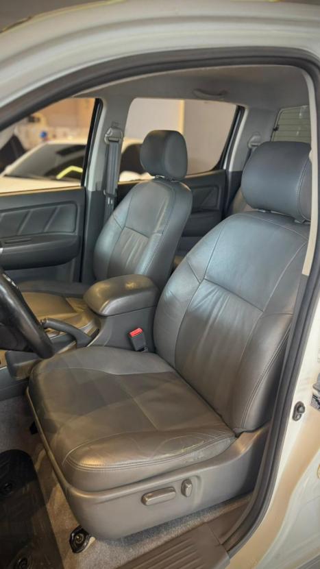 TOYOTA Hilux Caminhonete 2.7 16V 4P SRV FLEX 4X4  CABINE DUPLA AUTOMÁTICO, Foto 14 TOYOTA Hilux Caminhonete 2.7 16V 4P SRV FLEX 4X4  CABINE DUPLA AUTOMÁTICO, Foto 14