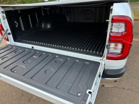 TOYOTA Hilux Caminhonete 2.8 16V SRX 4X4 DIESEL CABINE DUPLA AUTOMTICO, Foto 10