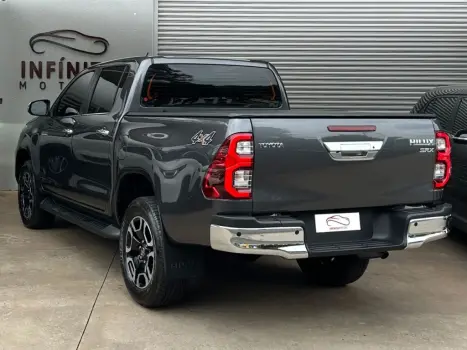 TOYOTA Hilux Caminhonete 2.8 16V SRX 4X4 DIESEL CABINE DUPLA AUTOM�TICO, Foto 4