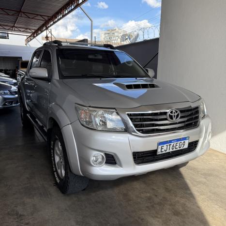 TOYOTA Hilux Caminhonete 3.0 4P 4X4 SRV TURBO DIESEL CABINE DUPLA AUTOM�TICO, Foto 1