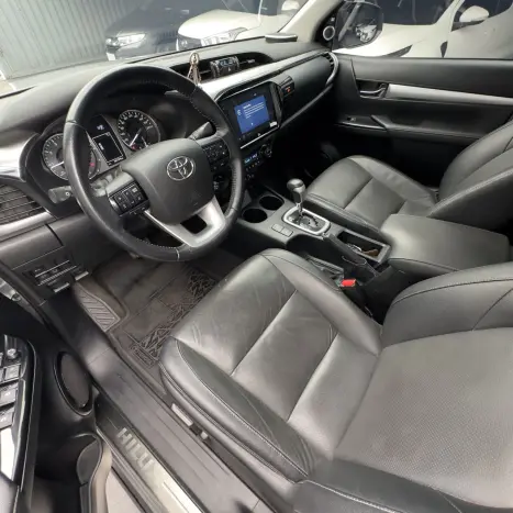 TOYOTA Hilux Caminhonete 2.8 16V SRX PLUS 4X4 TURBO DIESEL CABINE DUPLA AUTOM�TICO, Foto 8