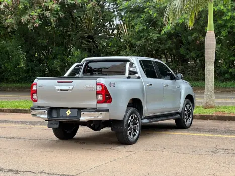 TOYOTA Hilux Caminhonete 2.8 16V SRX 4X4 TURBO DIESEL CABINE DUPLA AUTOM�TICO, Foto 3