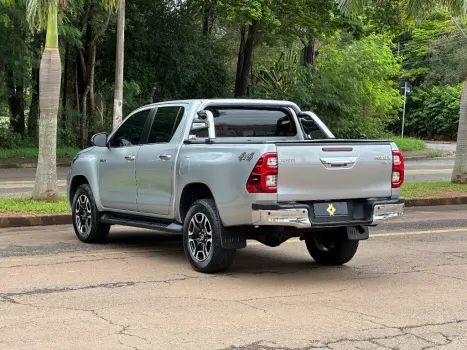 TOYOTA Hilux Caminhonete 2.8 16V SRX 4X4 TURBO DIESEL CABINE DUPLA AUTOM�TICO, Foto 5