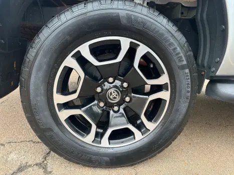 TOYOTA Hilux Caminhonete 2.8 16V SRX 4X4 TURBO DIESEL CABINE DUPLA AUTOM�TICO, Foto 14