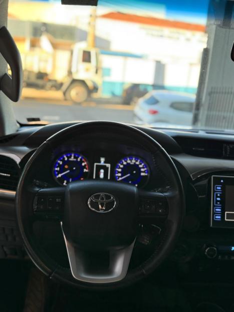 TOYOTA Hilux Caminhonete 2.7 16V 4P SRV FLEX 4X4  CABINE DUPLA AUTOM�TICO, Foto 2