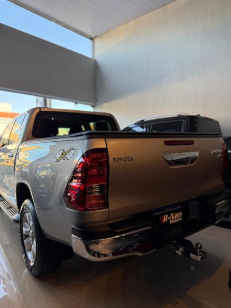 TOYOTA Hilux Caminhonete 2.7 16V 4P SRV FLEX 4X4  CABINE DUPLA AUTOM�TICO, Foto 3