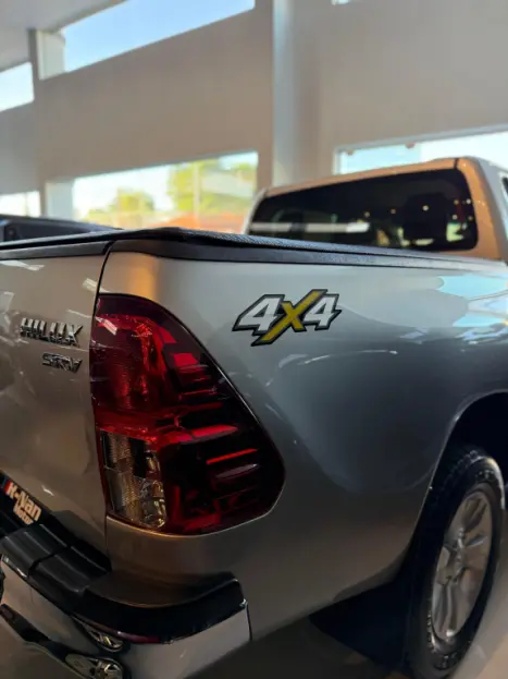 TOYOTA Hilux Caminhonete 2.7 16V 4P SRV FLEX 4X4  CABINE DUPLA AUTOM�TICO, Foto 7