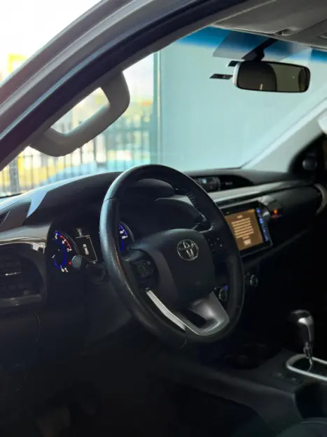 TOYOTA Hilux Caminhonete 2.7 16V 4P SRV FLEX 4X4  CABINE DUPLA AUTOM�TICO, Foto 8