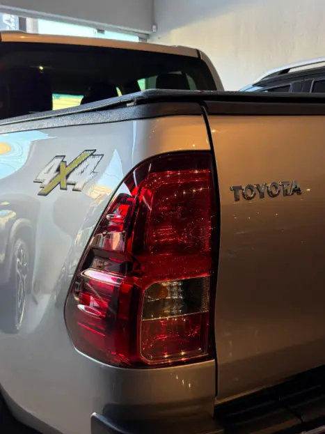 TOYOTA Hilux Caminhonete 2.7 16V 4P SRV FLEX 4X4  CABINE DUPLA AUTOM�TICO, Foto 9