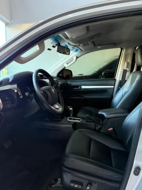 TOYOTA Hilux Caminhonete 2.7 16V 4P SRV FLEX 4X4  CABINE DUPLA AUTOM�TICO, Foto 10