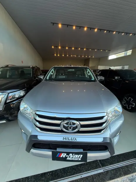 TOYOTA Hilux Caminhonete 2.7 16V 4P SRV FLEX 4X4  CABINE DUPLA AUTOM�TICO, Foto 12