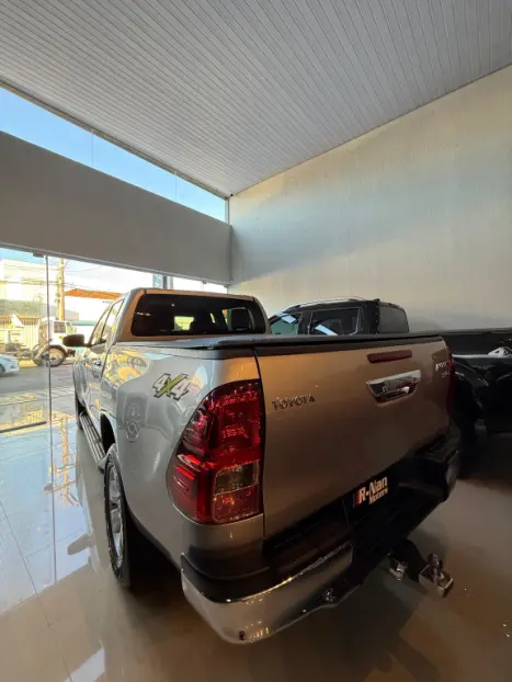 TOYOTA Hilux Caminhonete 2.7 16V 4P SRV FLEX 4X4  CABINE DUPLA AUTOM�TICO, Foto 14