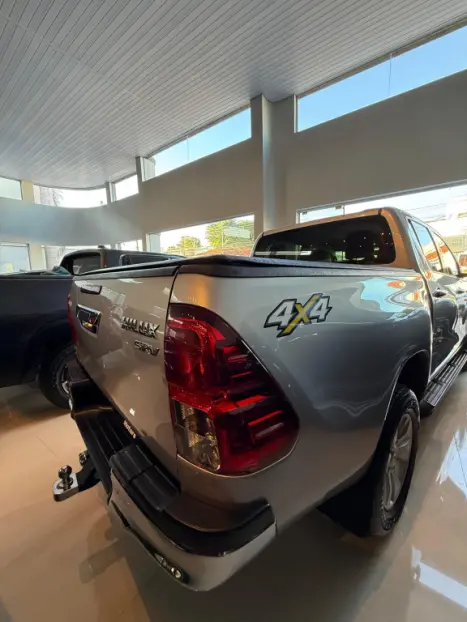 TOYOTA Hilux Caminhonete 2.7 16V 4P SRV FLEX 4X4  CABINE DUPLA AUTOM�TICO, Foto 15