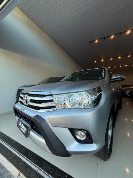 TOYOTA Hilux Caminhonete 2.7 16V 4P SRV FLEX 4X4  CABINE DUPLA AUTOM�TICO, Foto 17