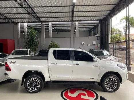 TOYOTA Hilux Caminhonete 2.8 16V SRX 4X4 TURBO DIESEL CABINE DUPLA AUTOM�TICO, Foto 4