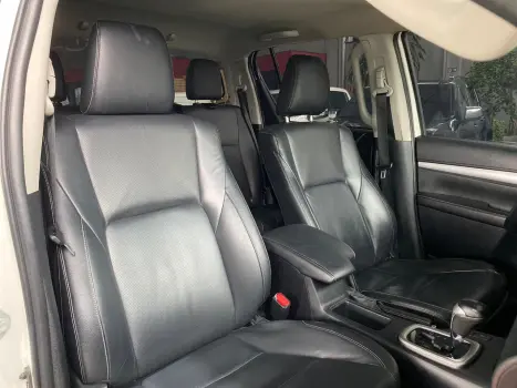 TOYOTA Hilux Caminhonete 2.8 16V SRX 4X4 TURBO DIESEL CABINE DUPLA AUTOM�TICO, Foto 13