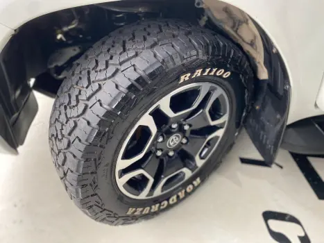 TOYOTA Hilux Caminhonete 2.8 16V SRX 4X4 TURBO DIESEL CABINE DUPLA AUTOM�TICO, Foto 15