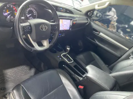 TOYOTA Hilux Caminhonete 2.8 16V SRX 4X4 TURBO DIESEL CABINE DUPLA AUTOM�TICO, Foto 17