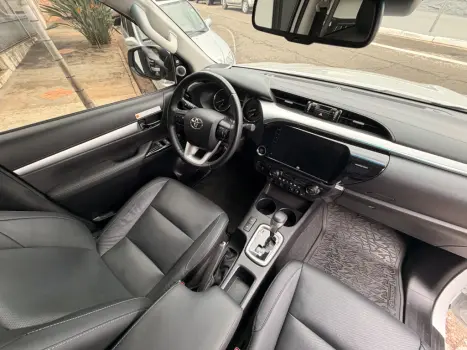 TOYOTA Hilux Caminhonete 2.8 16V SRX PLUS 4X4 TURBO DIESEL CABINE DUPLA AUTOM�TICO, Foto 17