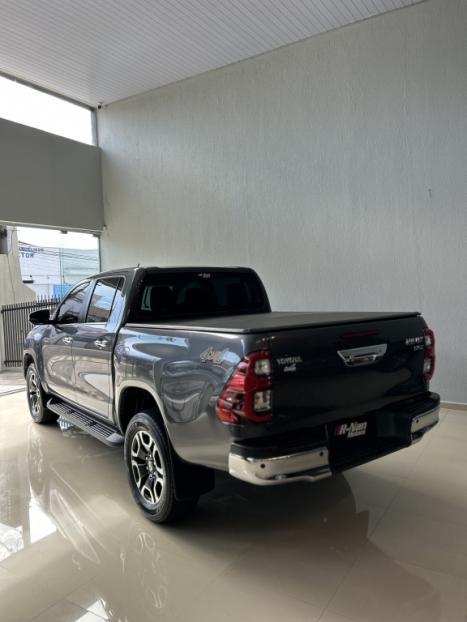 TOYOTA Hilux Caminhonete 2.8 16V SRX 4X4 TURBO DIESEL CABINE DUPLA AUTOM�TICO, Foto 4