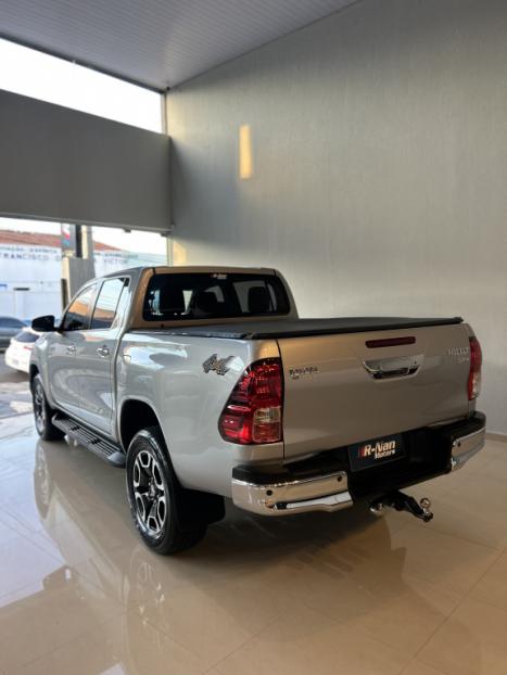 TOYOTA Hilux Caminhonete 2.7 16V 4P SRV FLEX 4X4  CABINE DUPLA AUTOM�TICO, Foto 3
