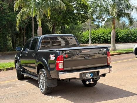 TOYOTA Hilux Caminhonete 3.0 4P 4X4 SRV TURBO DIESEL CABINE DUPLA AUTOM�TICO, Foto 4