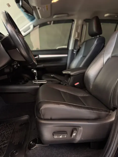 TOYOTA Hilux Caminhonete 2.7 16V 4P SRV FLEX CABINE DUPLA AUTOM�TICO, Foto 9