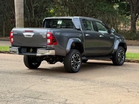 TOYOTA Hilux Caminhonete 2.8 16V SRX PLUS 4X4 TURBO DIESEL CABINE DUPLA AUTOM�TICO, Foto 4