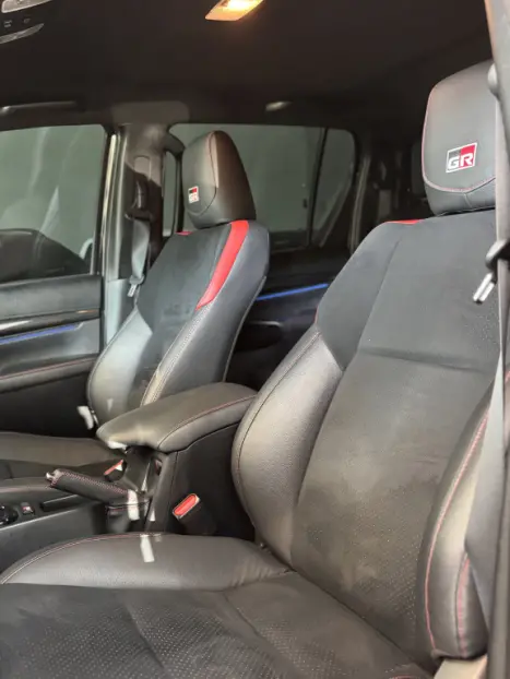 TOYOTA Hilux Caminhonete 2.8 16V GR SPORT 4X4 TURBO DIESEL CABINE DUPLA AUTOM�TICO, Foto 12