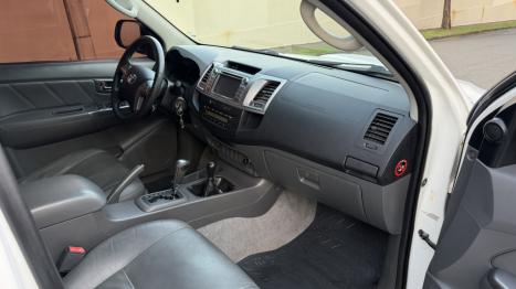 TOYOTA Hilux Caminhonete 3.0 4P 4X4 SRV TURBO DIESEL CABINE DUPLA AUTOM�TICO, Foto 4