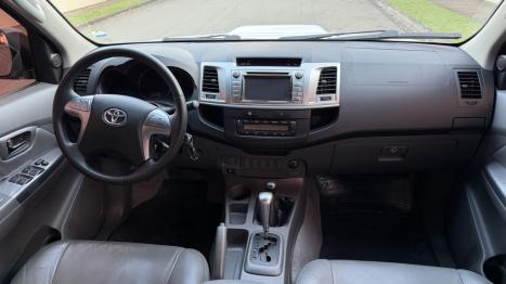 TOYOTA Hilux Caminhonete 3.0 4P 4X4 SRV TURBO DIESEL CABINE DUPLA AUTOM�TICO, Foto 6