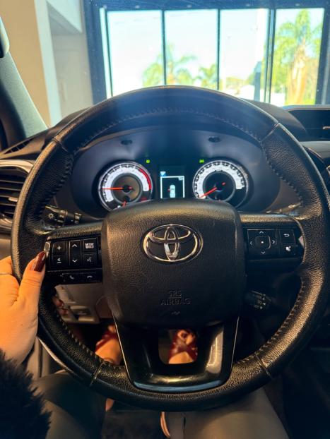 TOYOTA Hilux Caminhonete 2.8 16V SRX CONQUEST 4X4 TURBO DIESEL CABINE DUPLA AUTOM�TICO, Foto 4