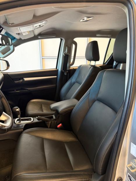TOYOTA Hilux Caminhonete 2.8 16V SRX 4X4 TURBO DIESEL CABINE DUPLA AUTOM�TICO, Foto 8