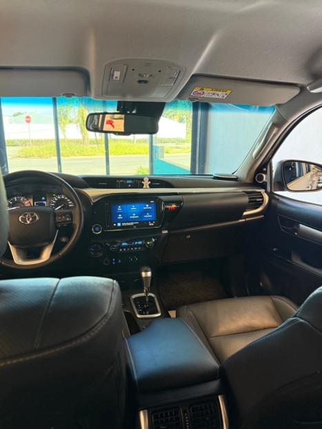 TOYOTA Hilux Caminhonete 2.8 16V SRX 4X4 TURBO DIESEL CABINE DUPLA AUTOM�TICO, Foto 14