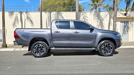 TOYOTA Hilux Caminhonete 2.8 16V SRV 4X4 DIESEL CABINE DUPLA AUTOM�TICO, Foto 4