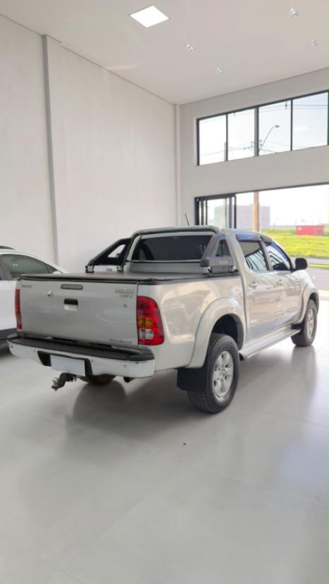 TOYOTA Hilux Caminhonete 2.7 16V 4P SRV FLEX 4X4  CABINE DUPLA AUTOM�TICO, Foto 4
